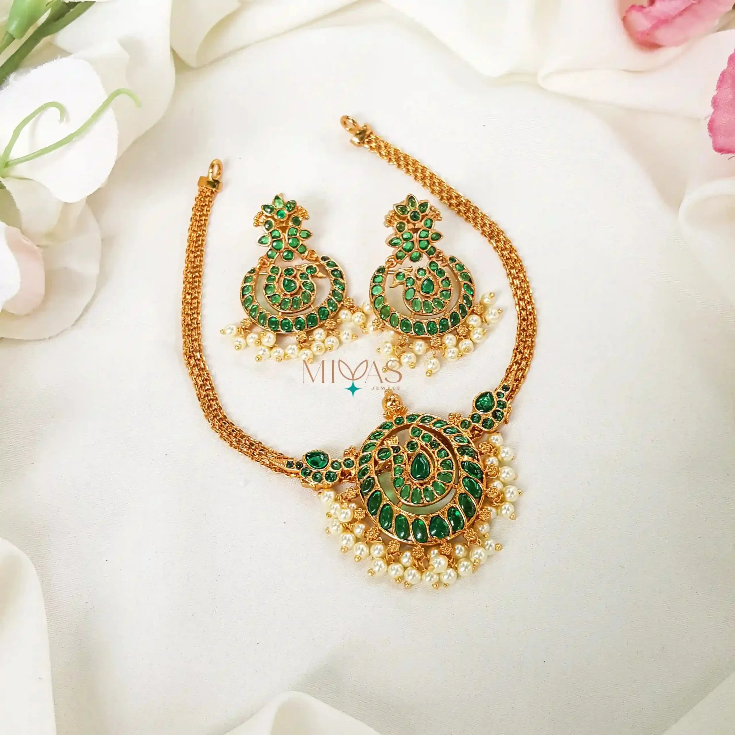 Elegant Peacock Motifs choker with Kemp stone - Emerald green