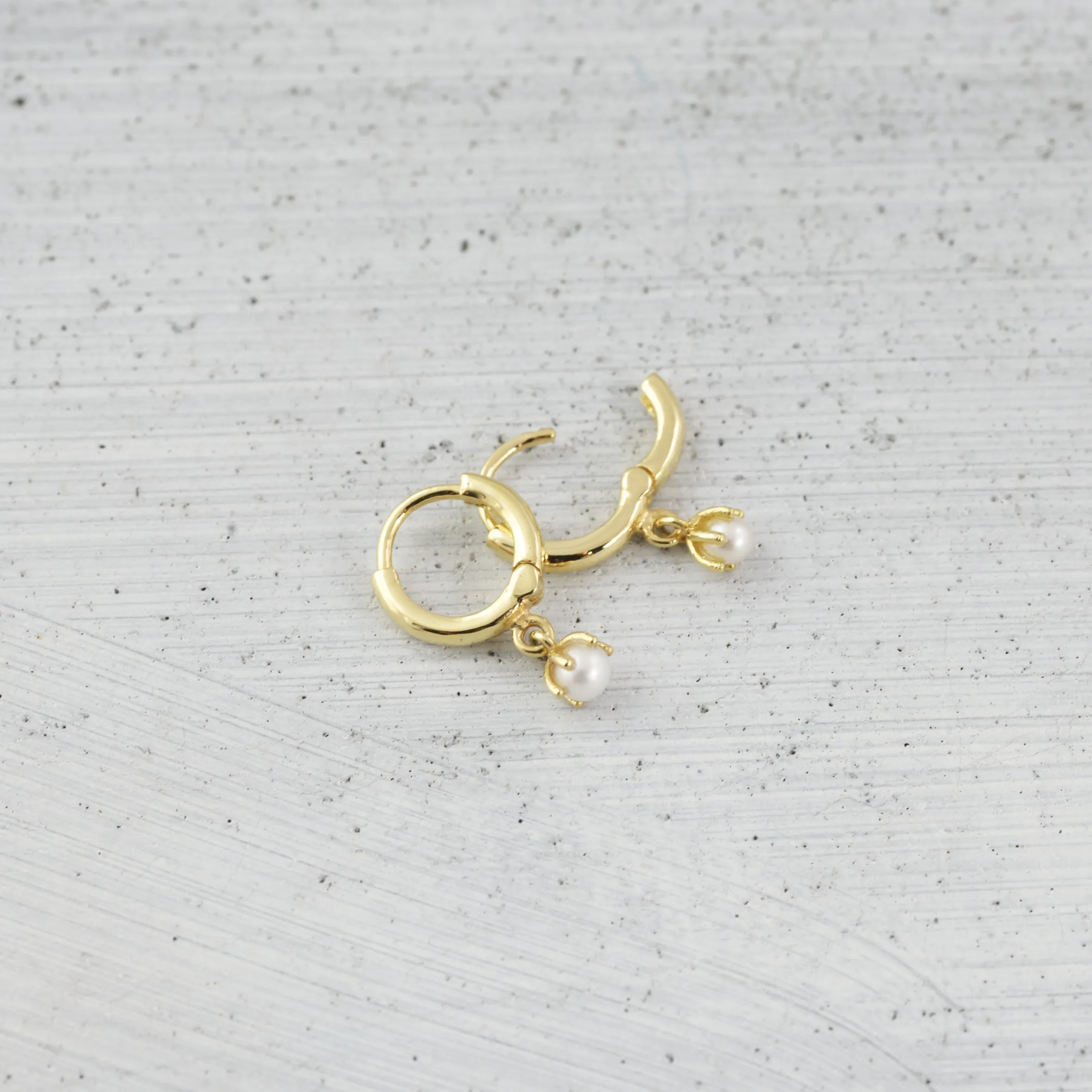 Pearl blossom sleeper Earring (single) - 14K/ 18K Gold